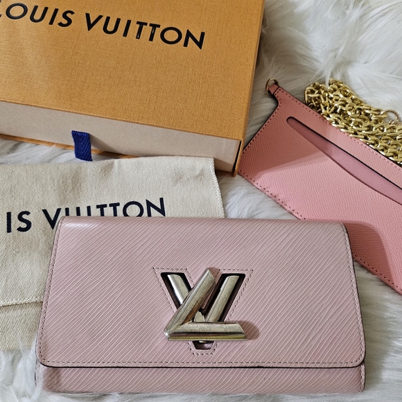 ❌SOLD❌ 🩷LV Twist🩷 - Picture 2 of 16